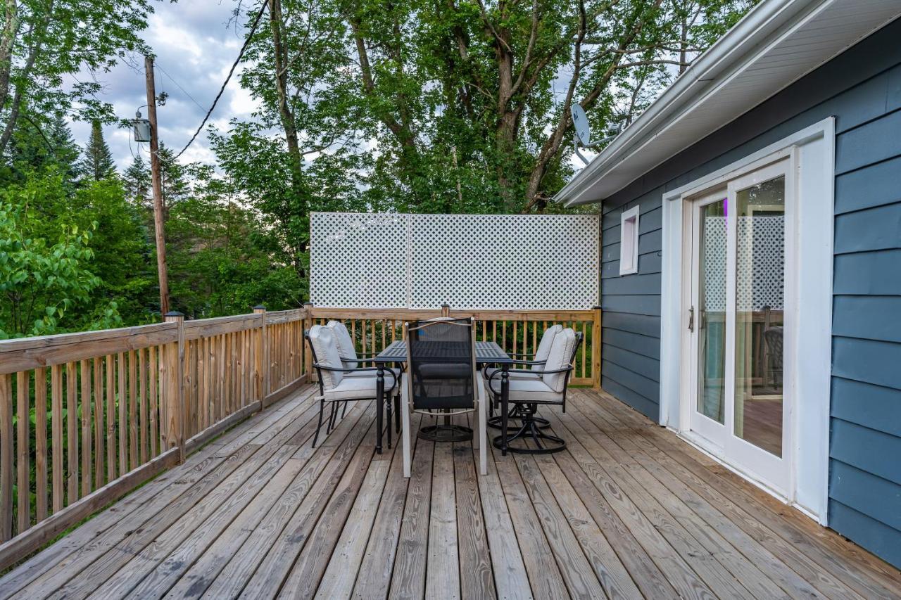 Holiday home Hidden Poconos Farmhouse 6 Bedroom - Nearby Ski! Hot Tub, Game Room, Huge Deck, Bbq Grill, Firepit, Space For Groups! 4 Luxurious Baths